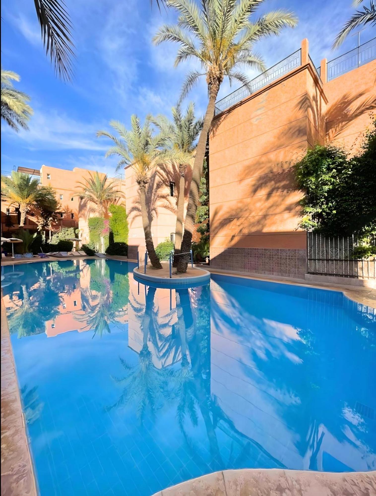 Tres Beau Riad A Marrakech Avec Piscines Villa Marrakesh Exterior foto